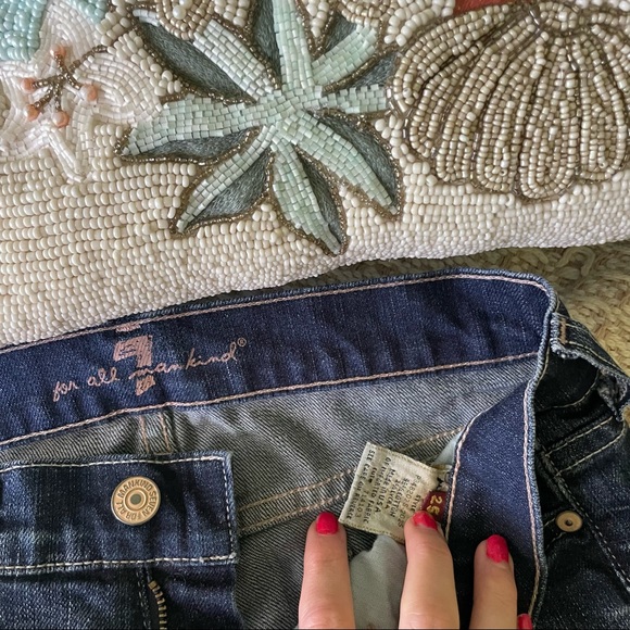 Jean Raw Hem Denim Shorts - Picture 6 of 6